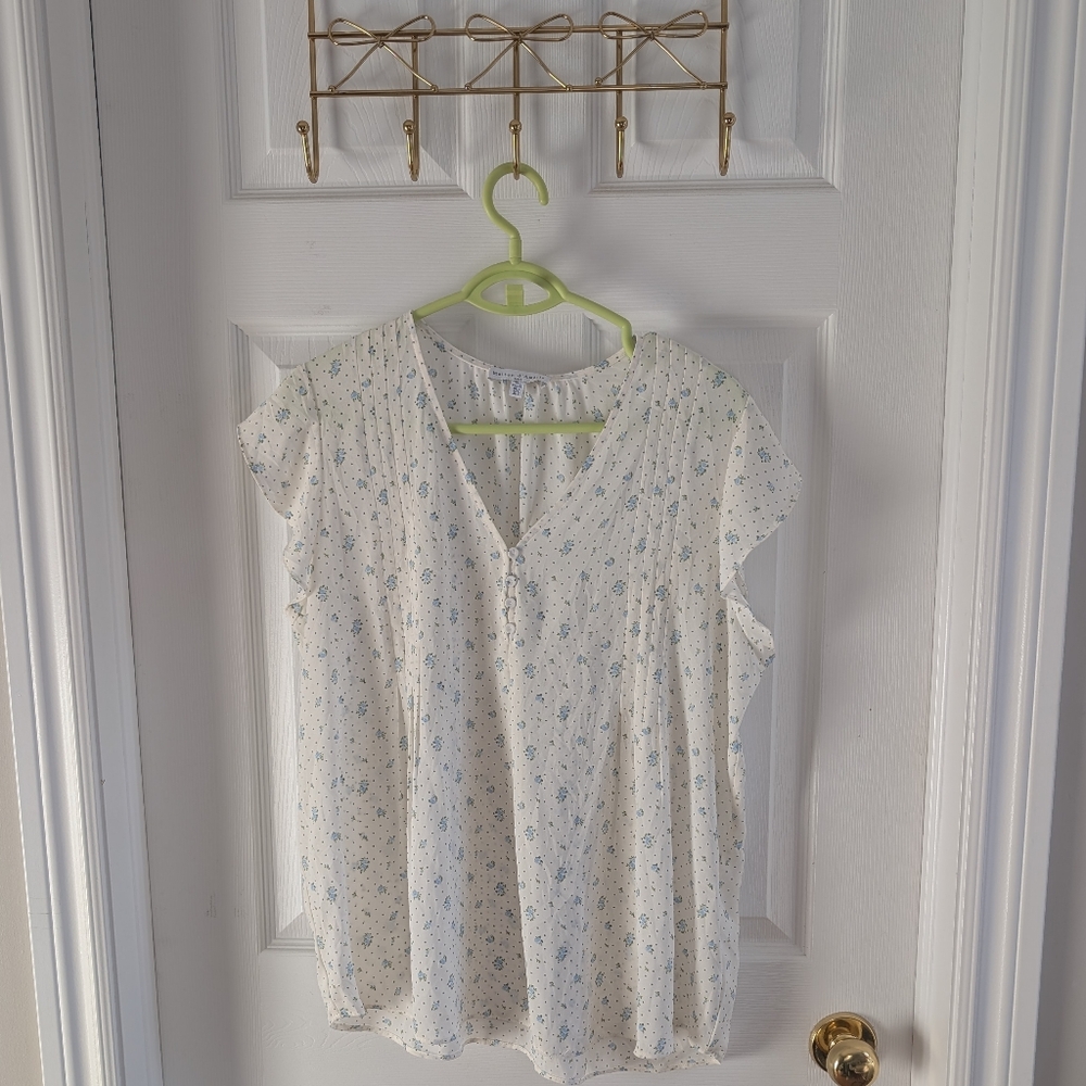 Chic Floral Blouse - Cream